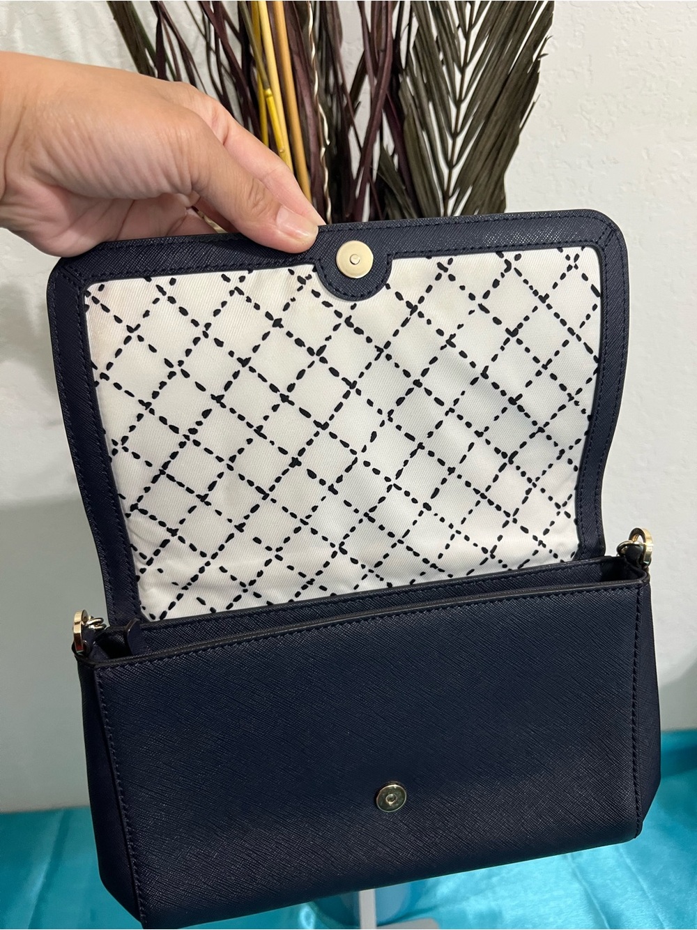kate spade navy shoulder bag with gold chain strap - Picture 3 of 6